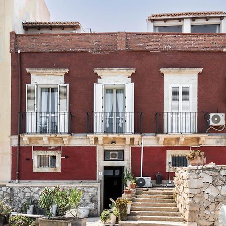 Fronte Mare Apartments & City Views Сиракузы Экстерьер фото