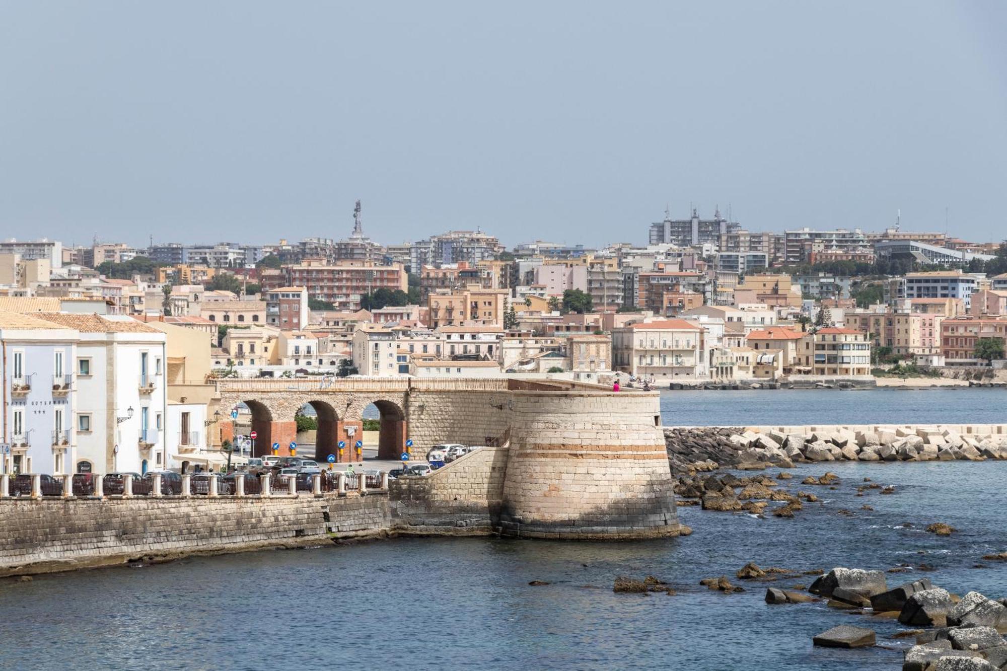 Fronte Mare Apartments & City Views Сиракузы Экстерьер фото