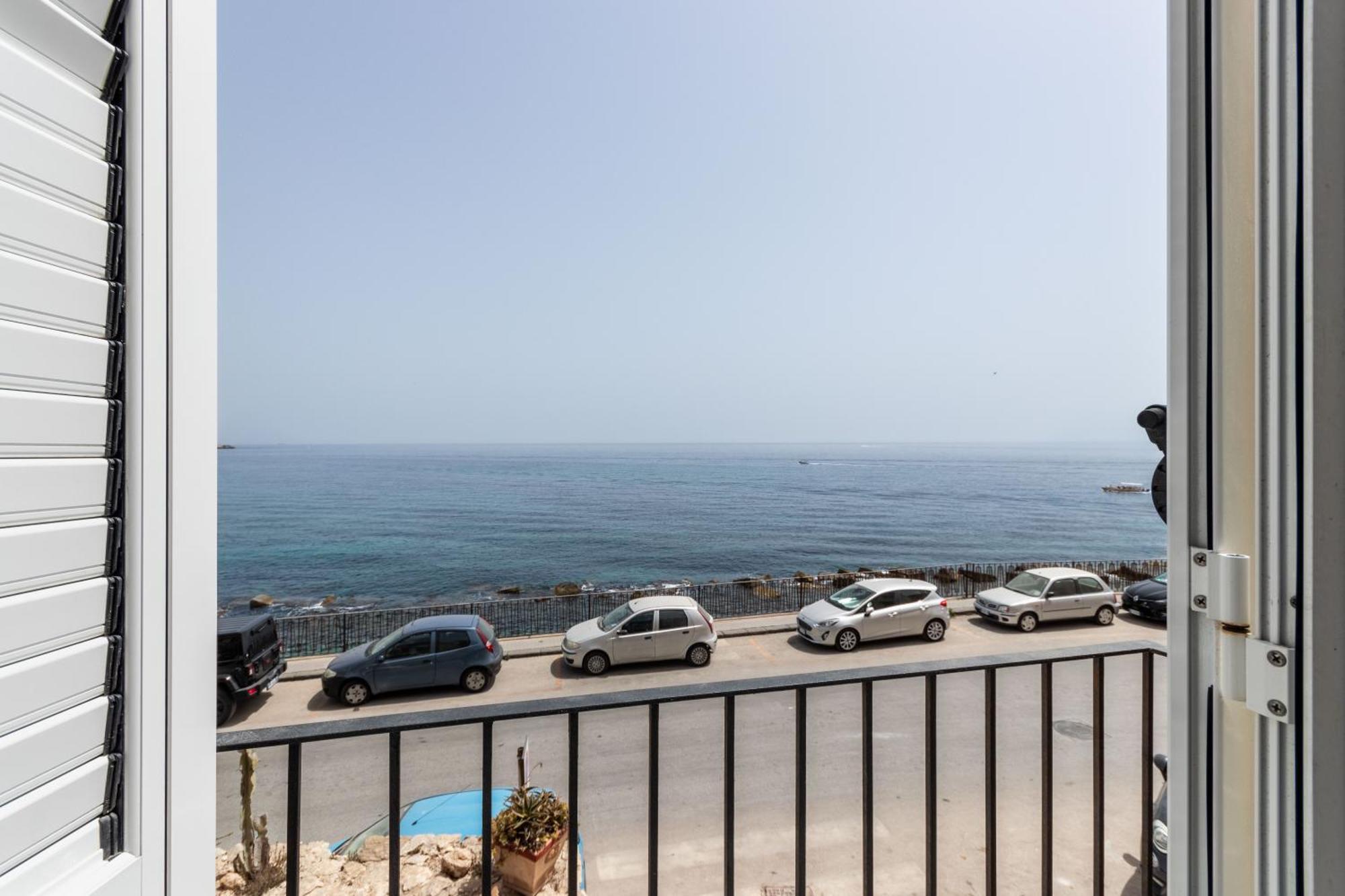 Fronte Mare Apartments & City Views Сиракузы Экстерьер фото
