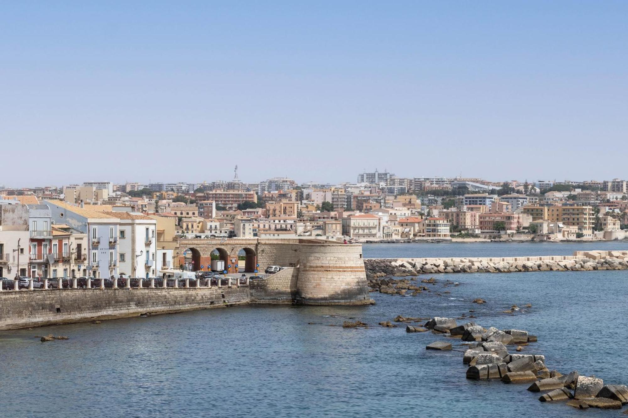 Fronte Mare Apartments & City Views Сиракузы Экстерьер фото