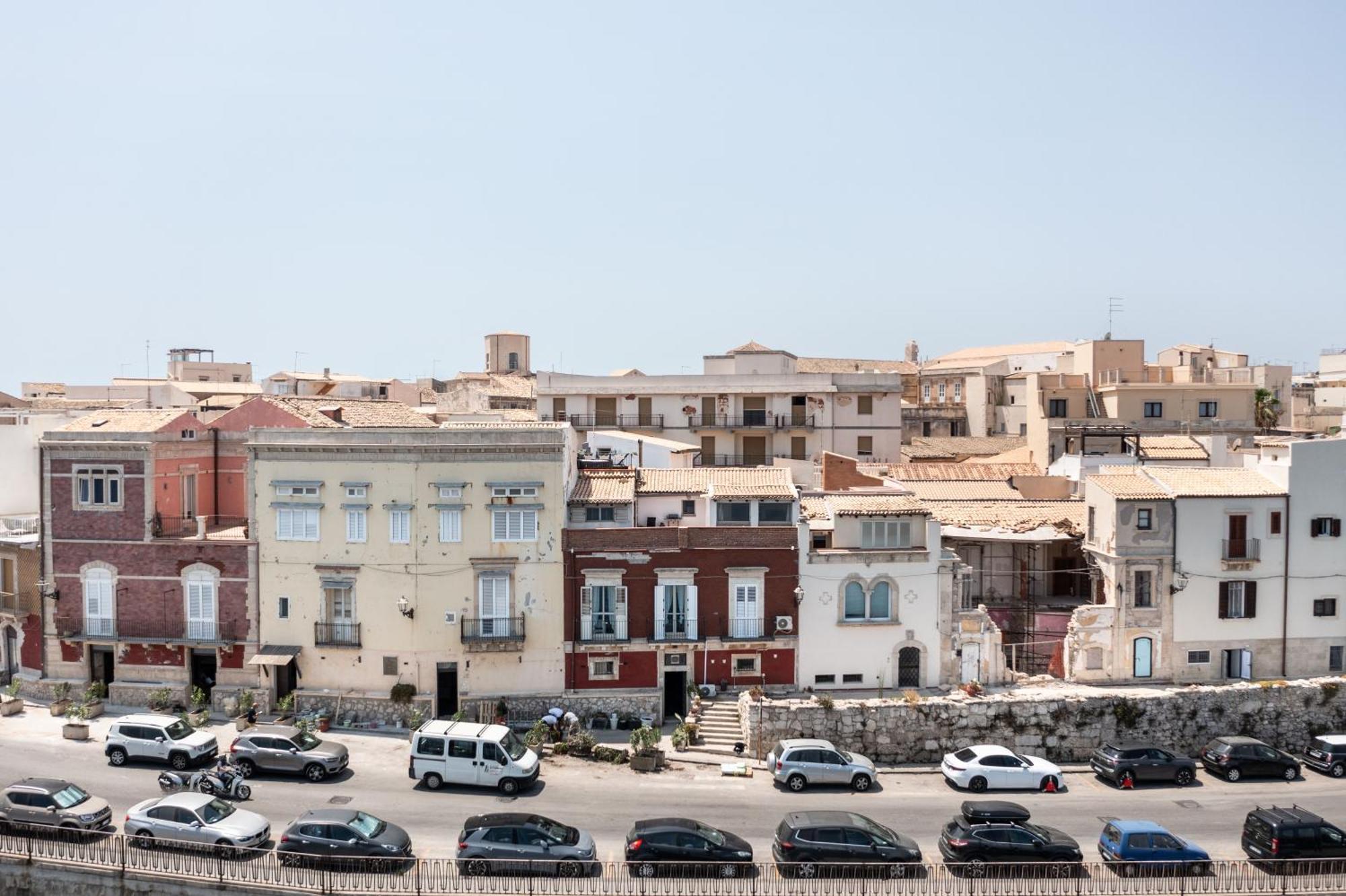 Fronte Mare Apartments & City Views Сиракузы Экстерьер фото