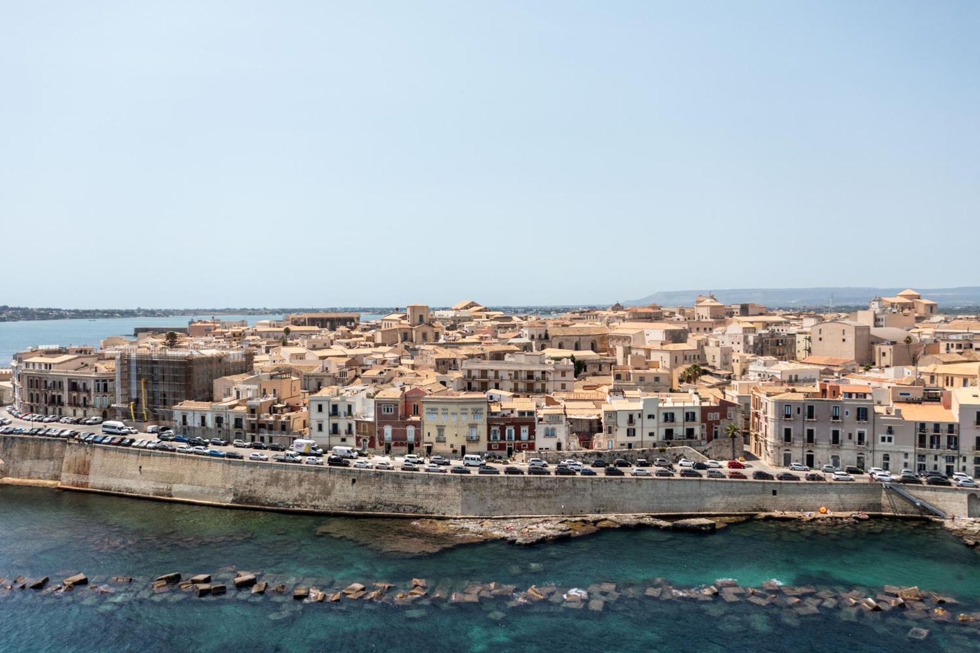 Fronte Mare Apartments & City Views Сиракузы Экстерьер фото