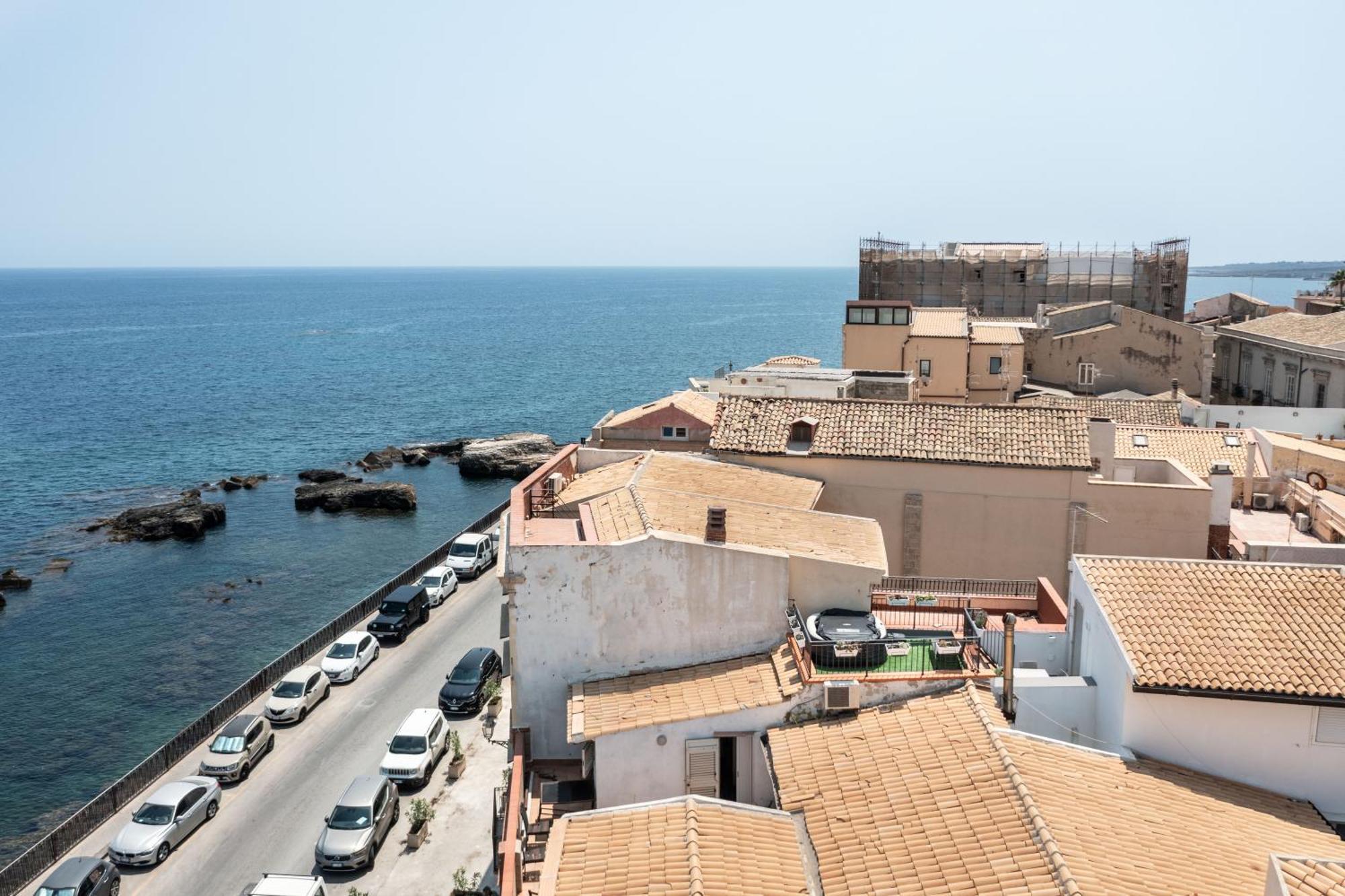 Fronte Mare Apartments & City Views Сиракузы Экстерьер фото
