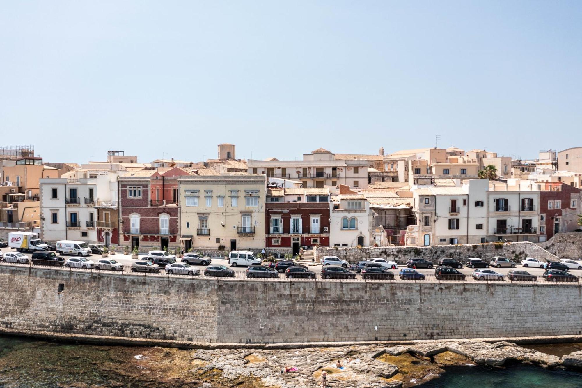 Fronte Mare Apartments & City Views Сиракузы Экстерьер фото