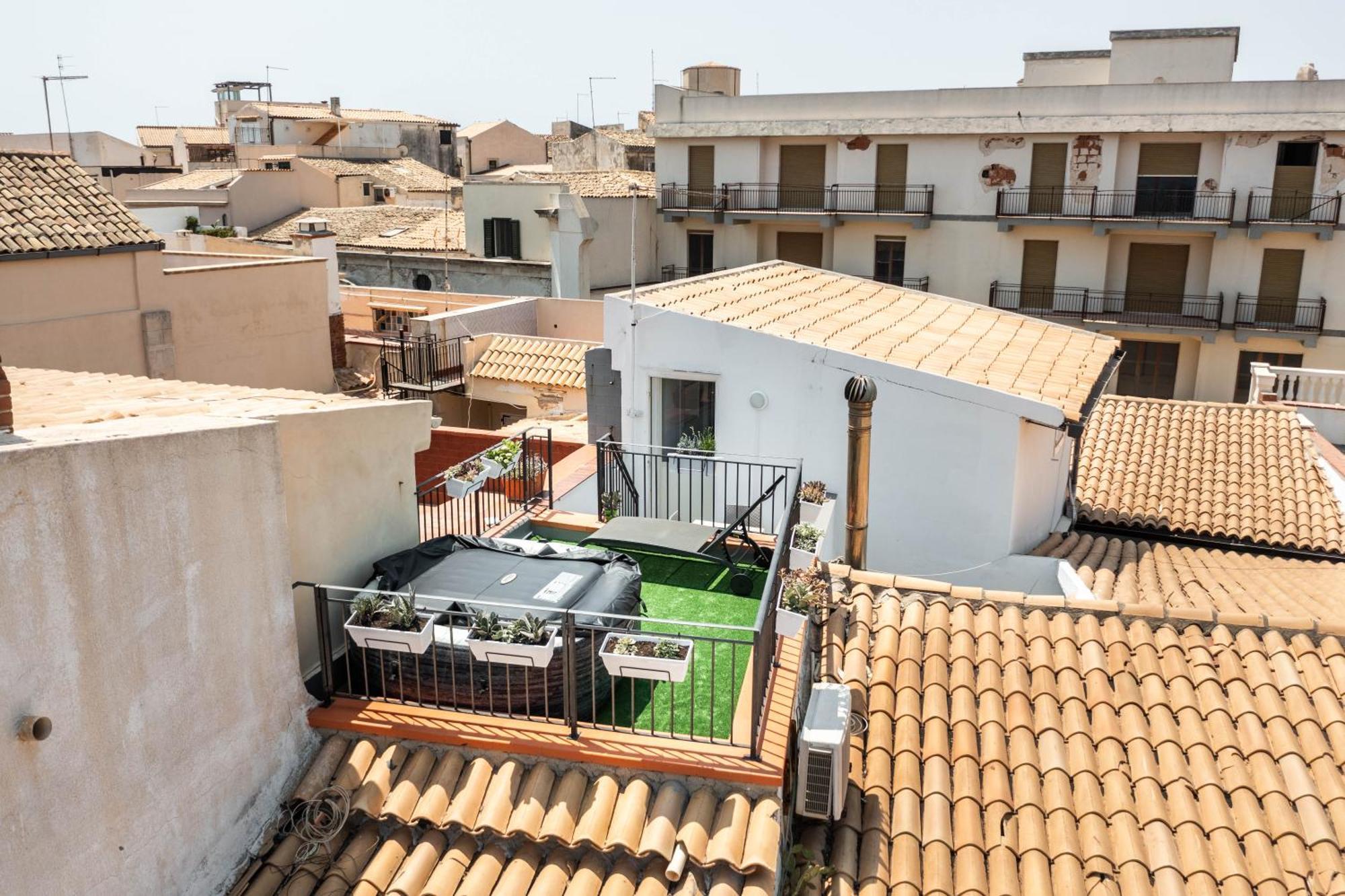 Fronte Mare Apartments & City Views Сиракузы Экстерьер фото